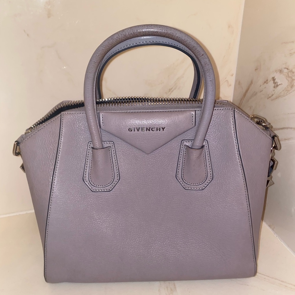 * SOLD* Givenchy Antigona - Picture 1 of 9